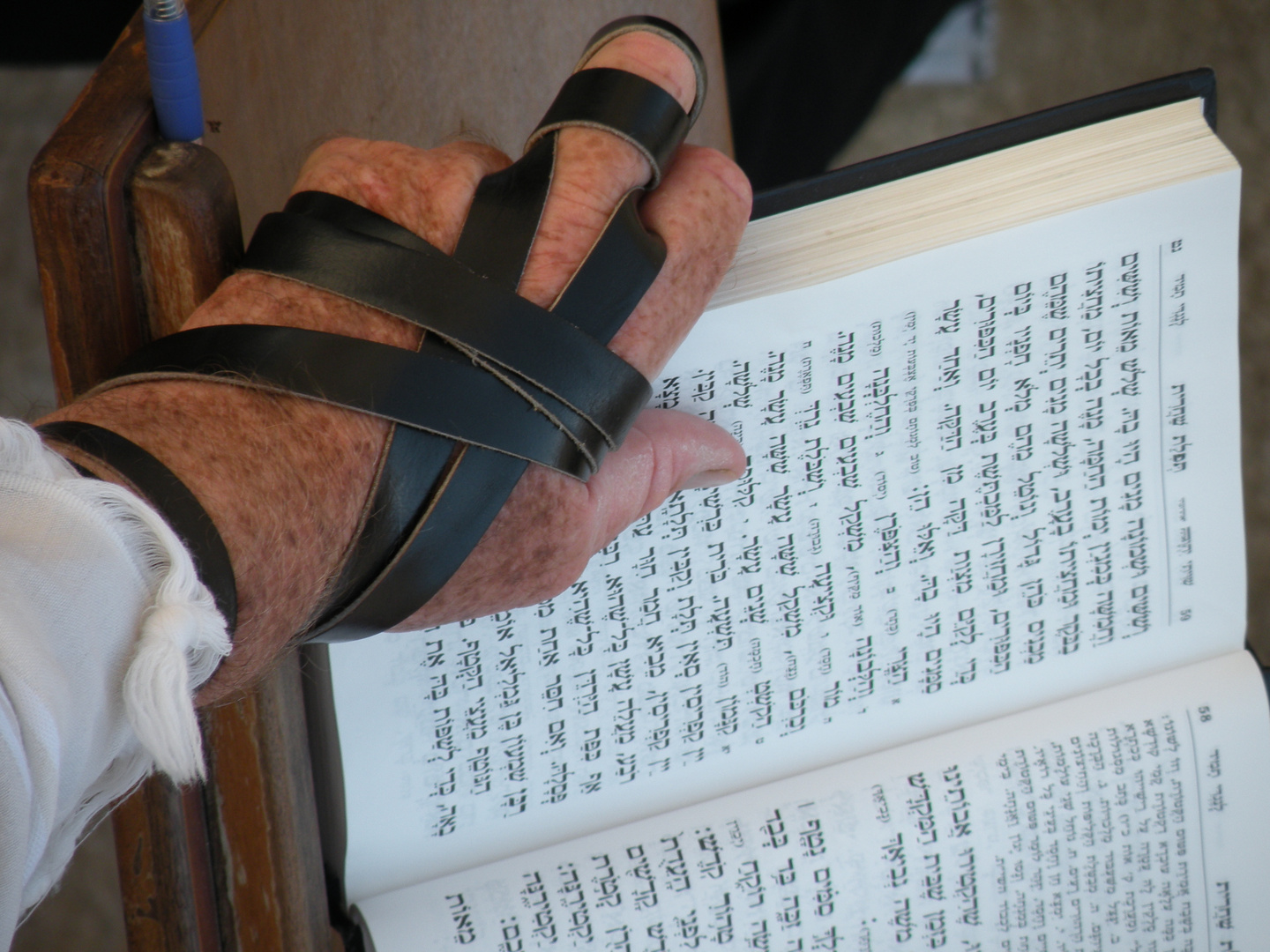 Gebet an der Klagemauer mit Hand-Tefillin.