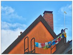 Gebetsfahnen am Dachbalkon