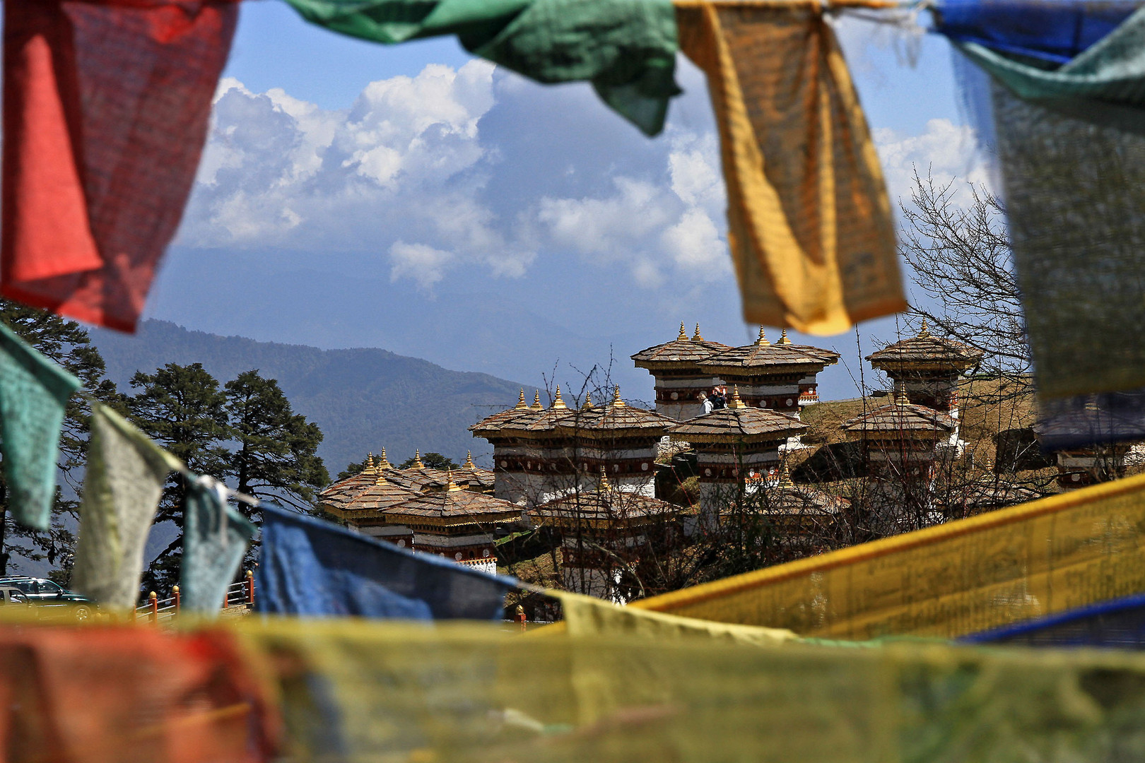 Gebetsfahnen am Dochu-La Pass, Bhutan 