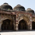 Gebetshalle beim Bara Gumbad-Mausoleum...