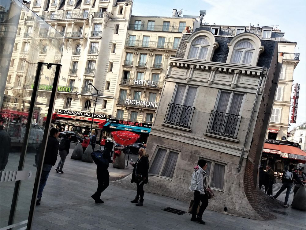 Gebeugtes Haus street Paris J5-19-col +9Fotos +2Story +1Chanson