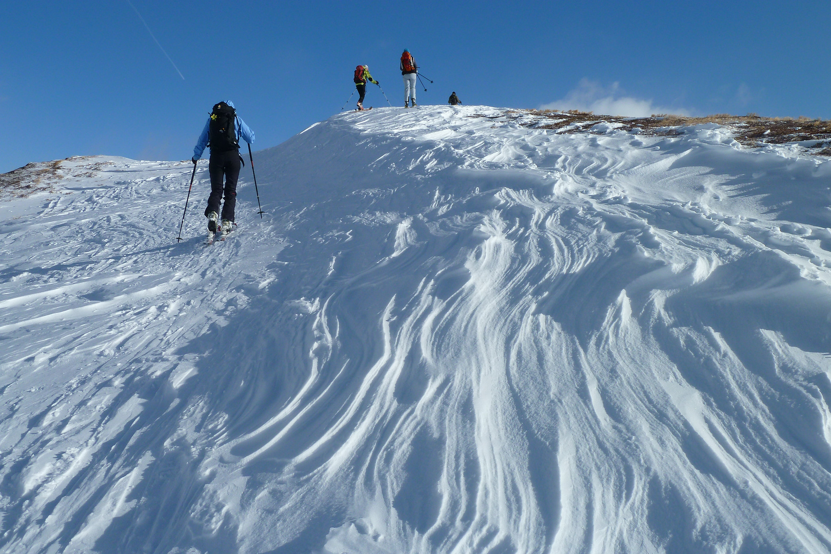 Gebilde geschaffen von Wind und Schnee