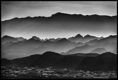 Gebirge bei Nacht im Oman