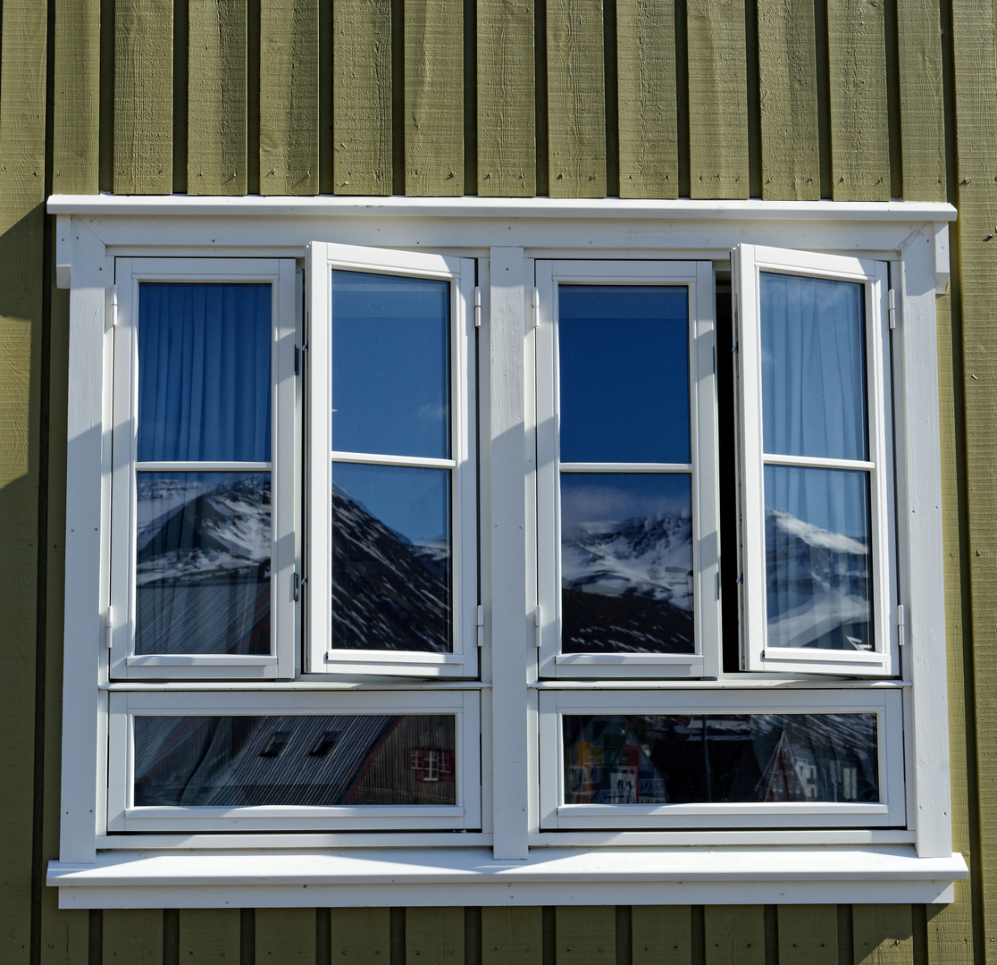 GEBIRGE IM FENSTER VERÄNDERT