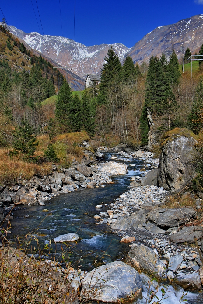 Gebirgsbach im Tessin (1)