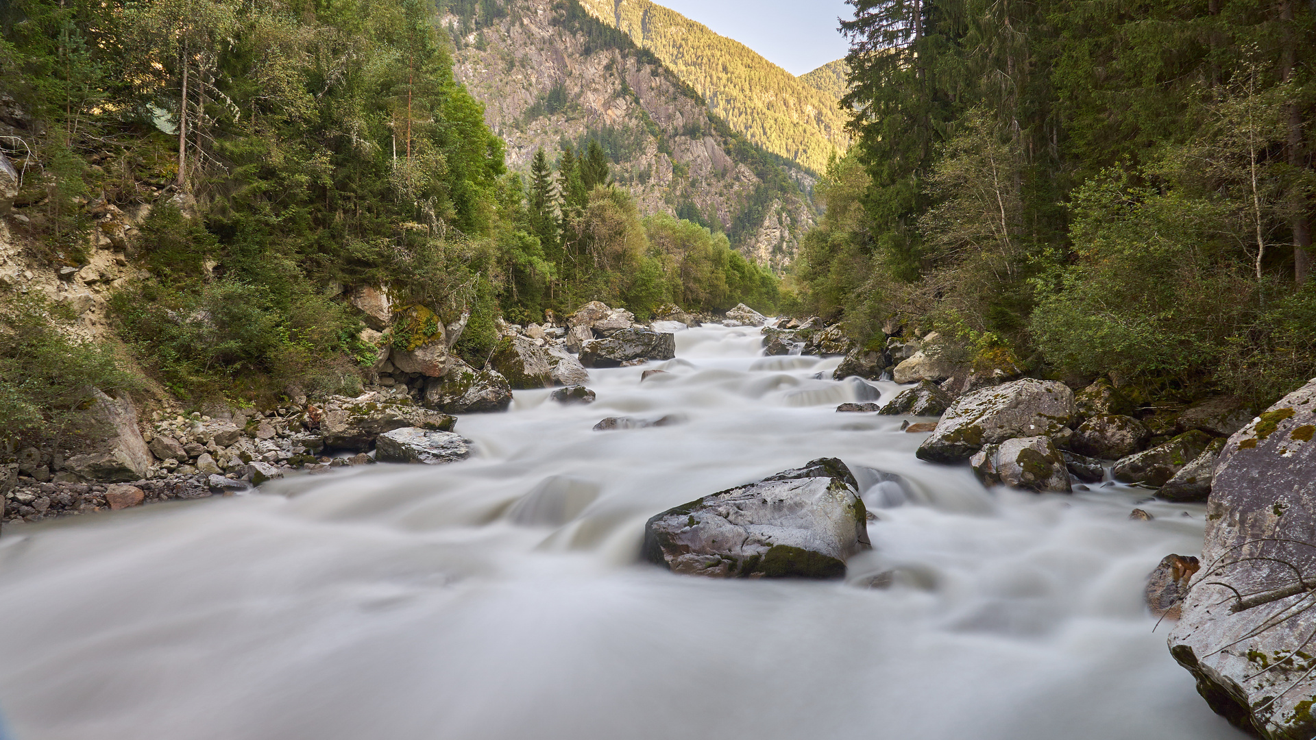 Gebirgsbach nahe Sautens Vorarlberg 