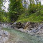 Gebirgsfluss in den Alpen