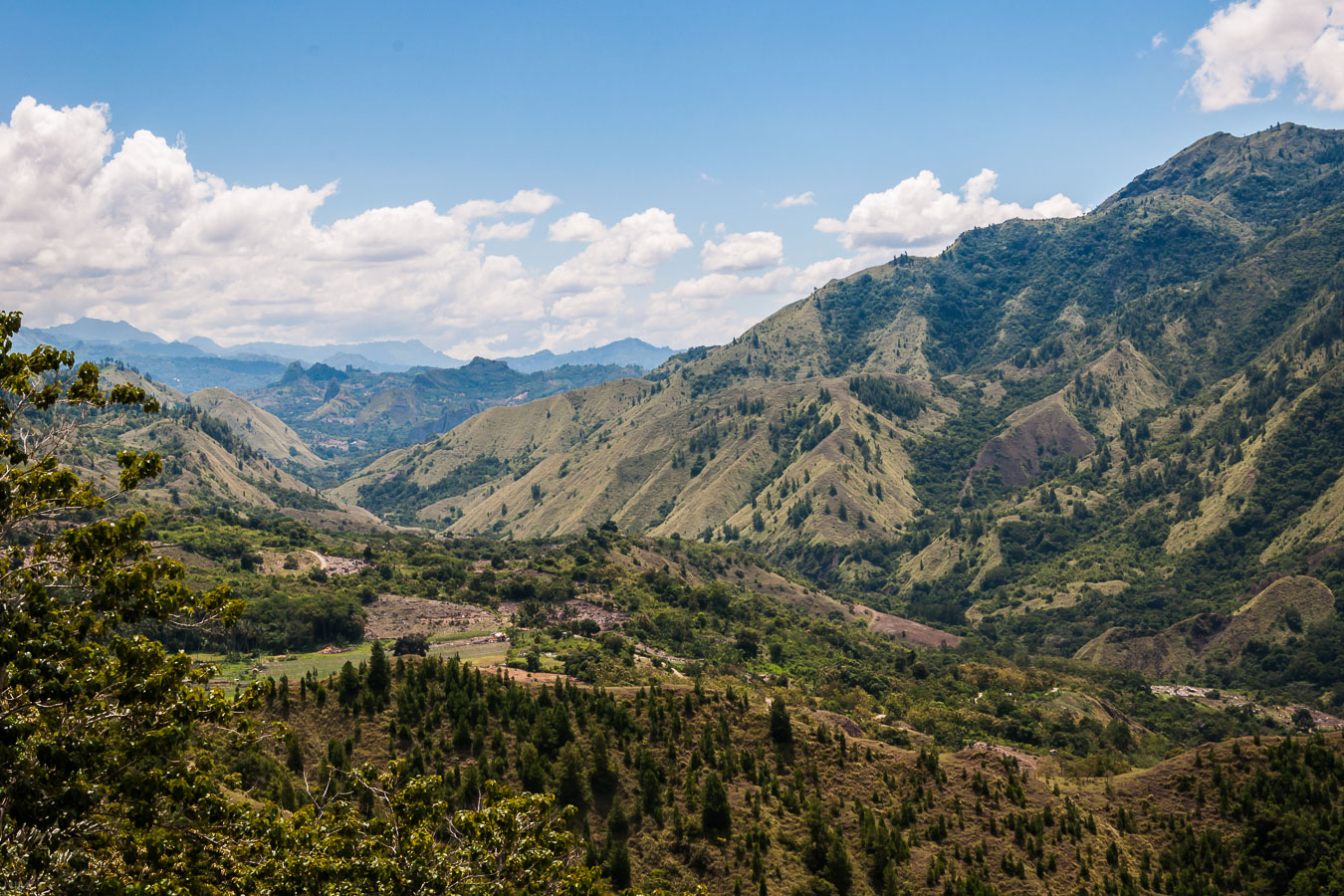 Gebirgslandschaft der Toraja