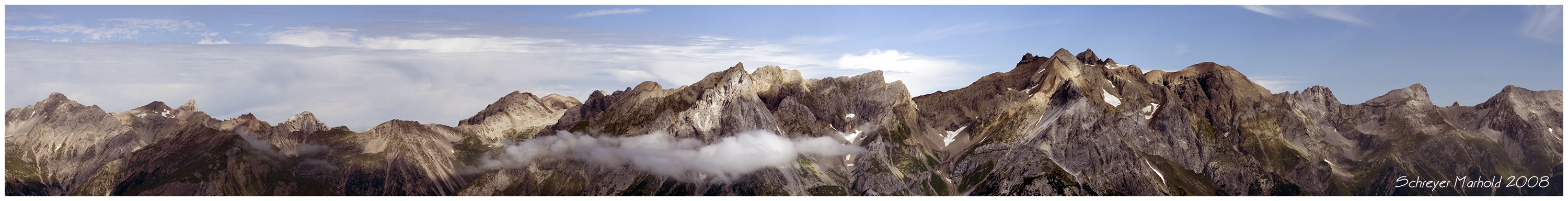 Gebirgszug im Tiroler Oberland