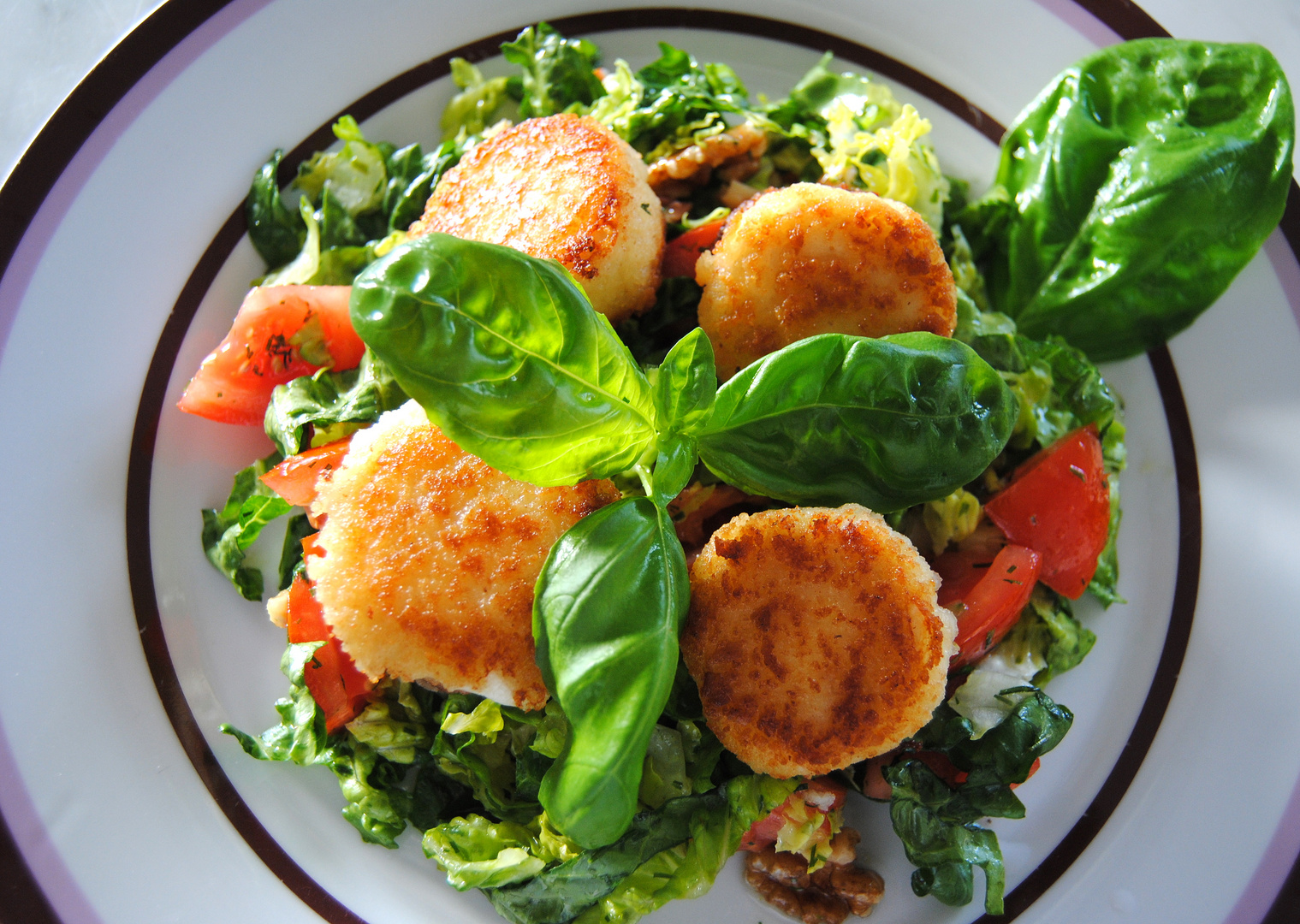 Gebratener Ziegenkäse auf Salat Foto &amp; Bild | stillleben, food ...