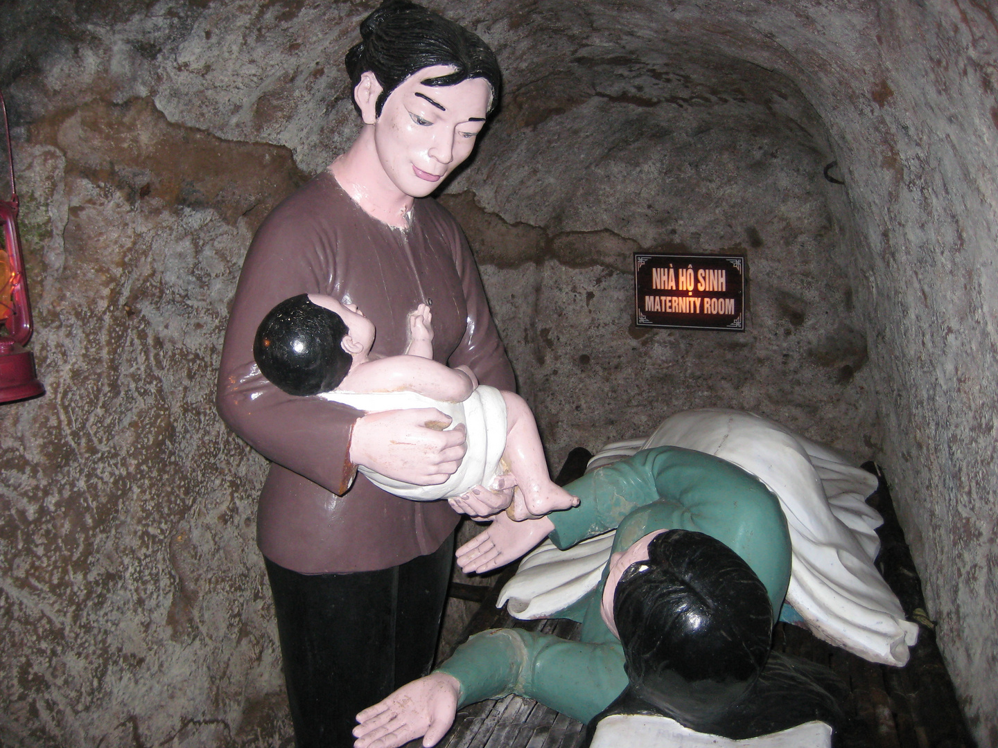 Geburt in unterirdische Bunker während des Krieges in Vietnam
