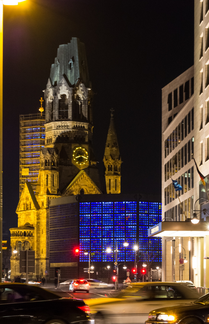 Gedächtniskirche vom Bahnhof Zoo aus gesehen