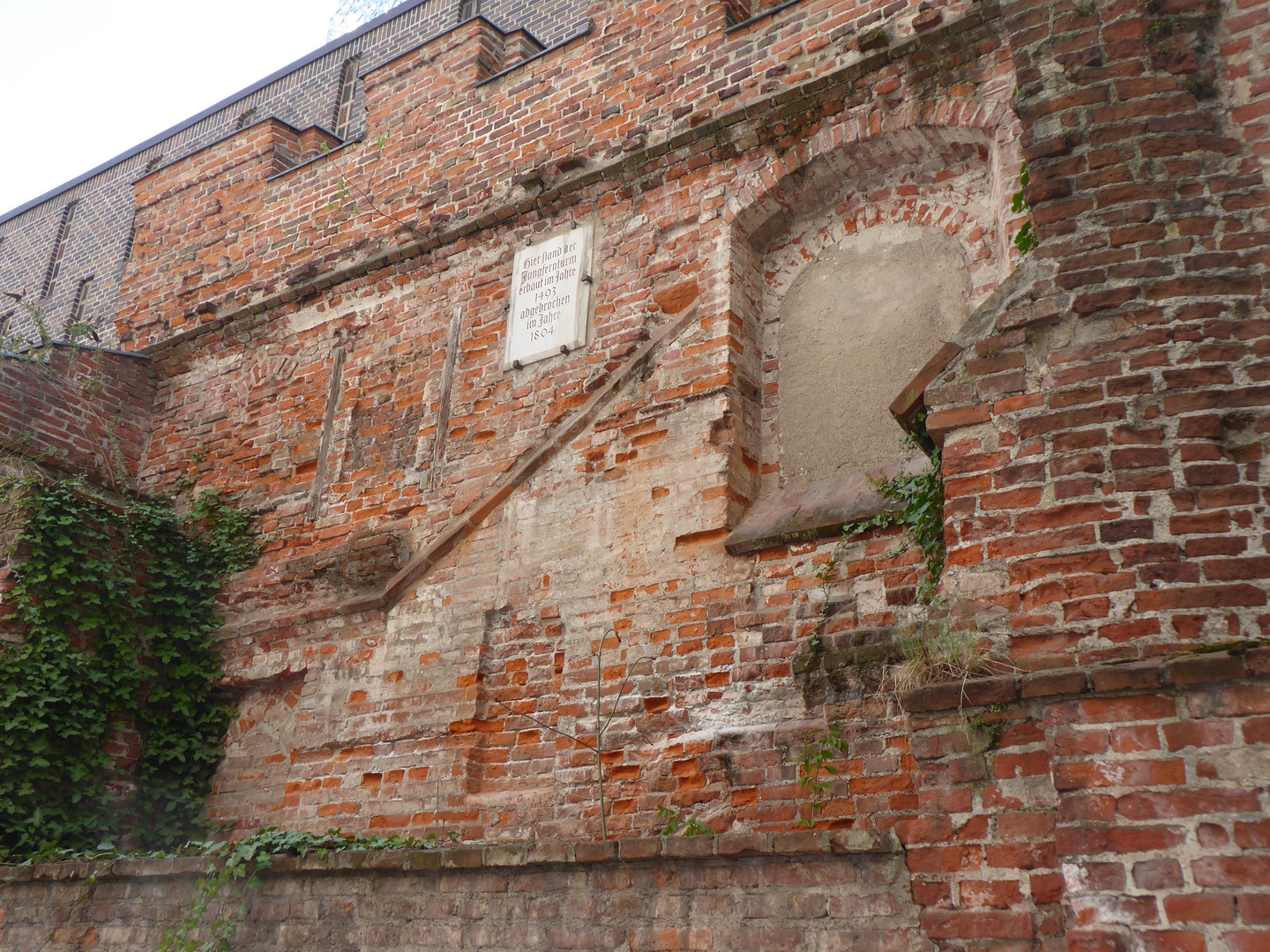 Gedenkmauer...