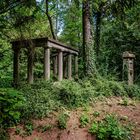 Gedenkstätte im Wald