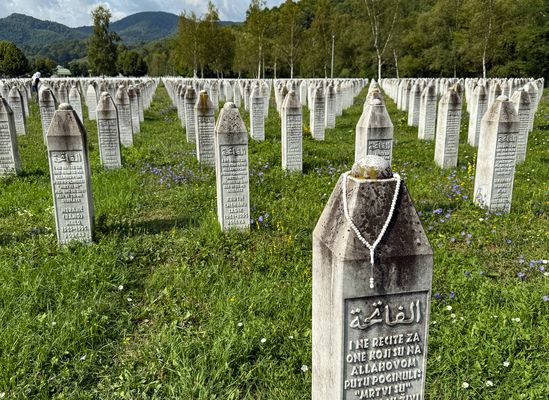 Gedenkstätte und Friedhof bei Srebrenica