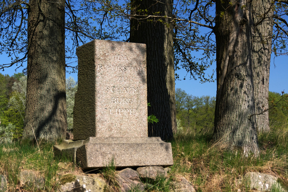 Gedenkstein im Parkwald