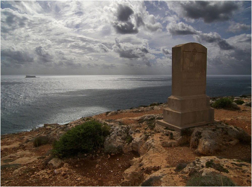 Gedenkstein zwischen den Tempeln Hagar Qim & Mnajdra-Malta