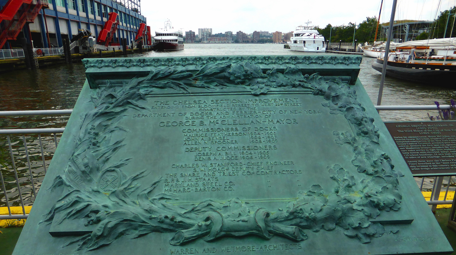 Gedenktafel am alten ÜBERSEEHAFEN am Hudson River