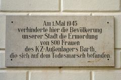 Gedenktafel in Ribnitz erinnert an Todesmarsch von 1945