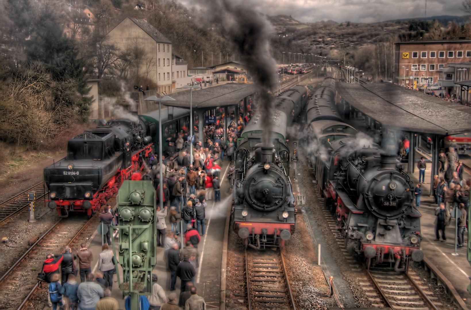 Gedränge am Bahnhof Gerolstein, 05.04.2010