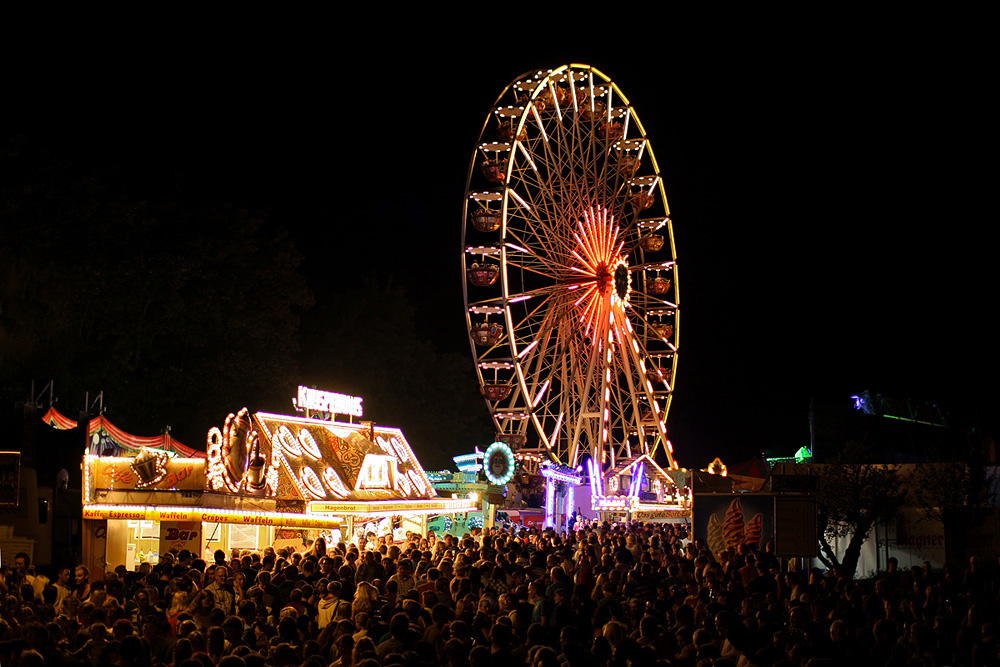 Gedränge auf dem Jahrmarkt