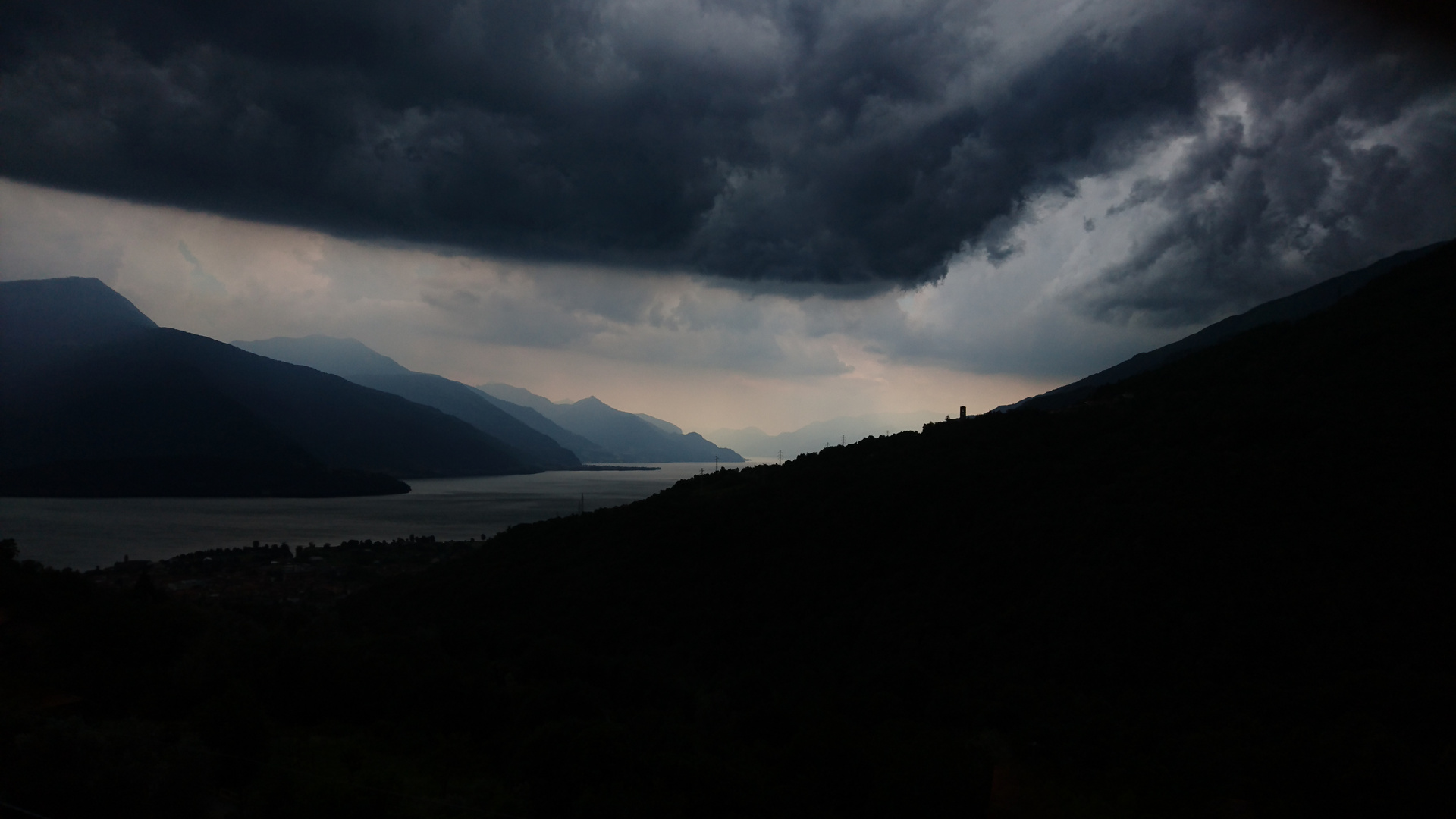 Gefährliches Gewitter am Comer See