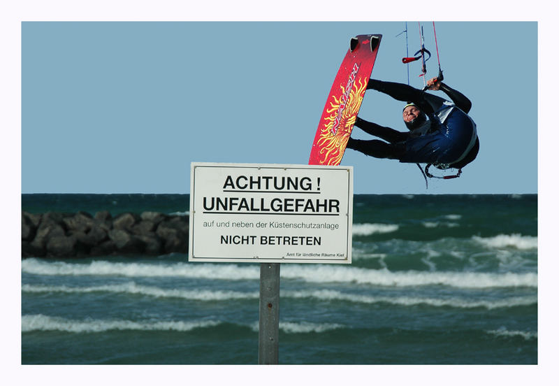 "GEFÄHRLICHES KITEBOARDEN"