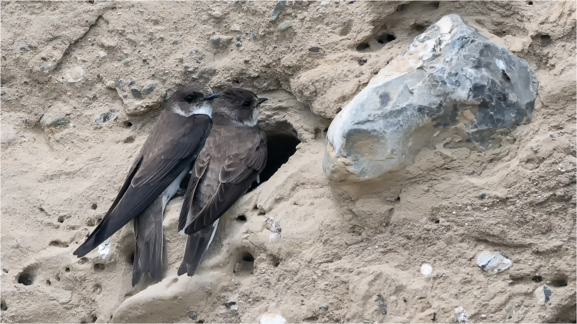 Gefällt Dir diese Höhle mit Blick auf's Meer ?? .....