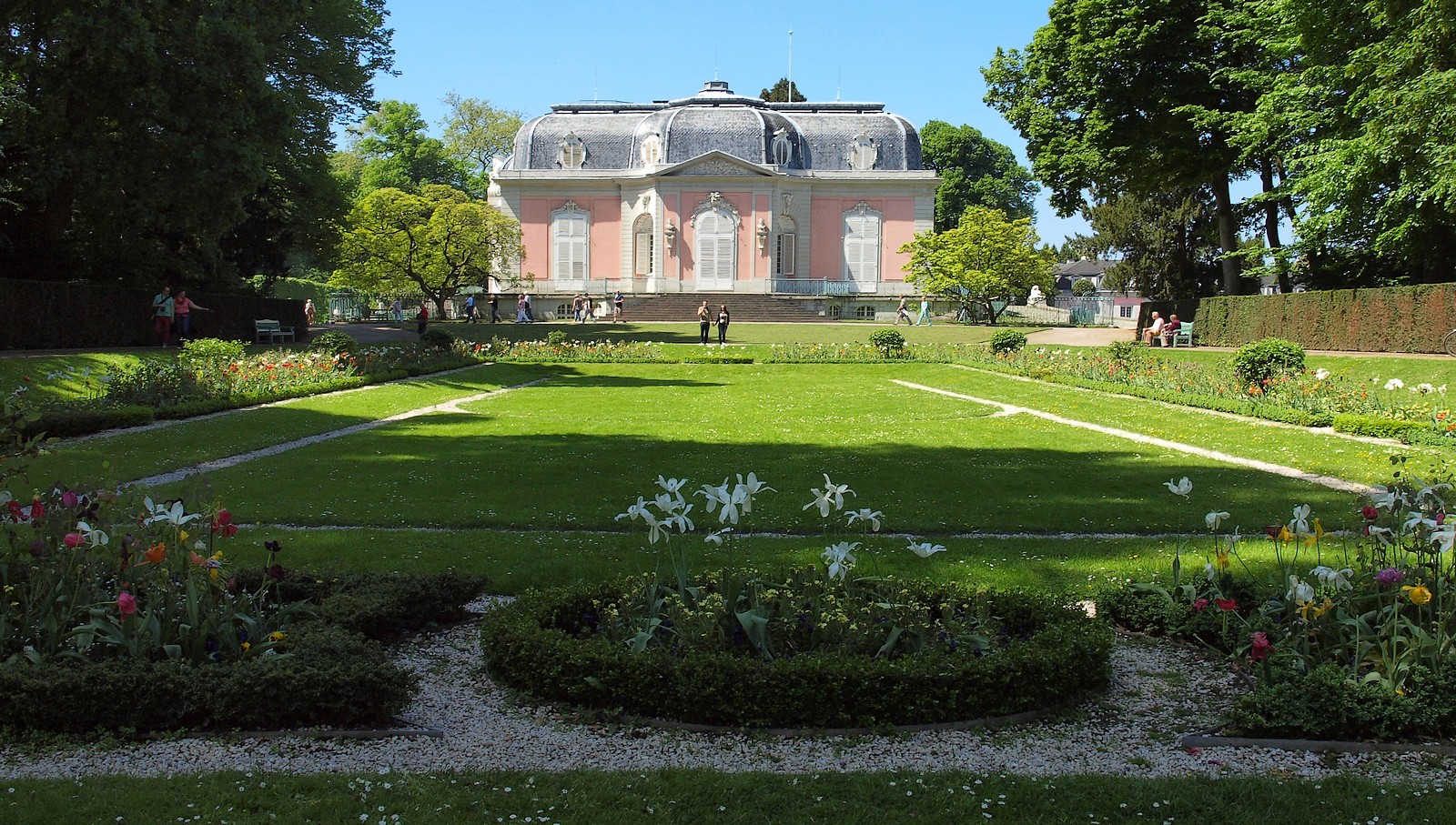 Gefällt dir unsere neue Wohnung mit Garten? :-))