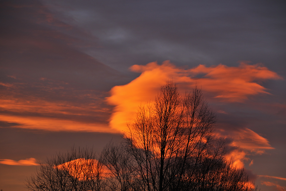 gefärbte Wolkenpower