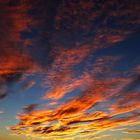 gefärbter Wolkenhimmel am Abend