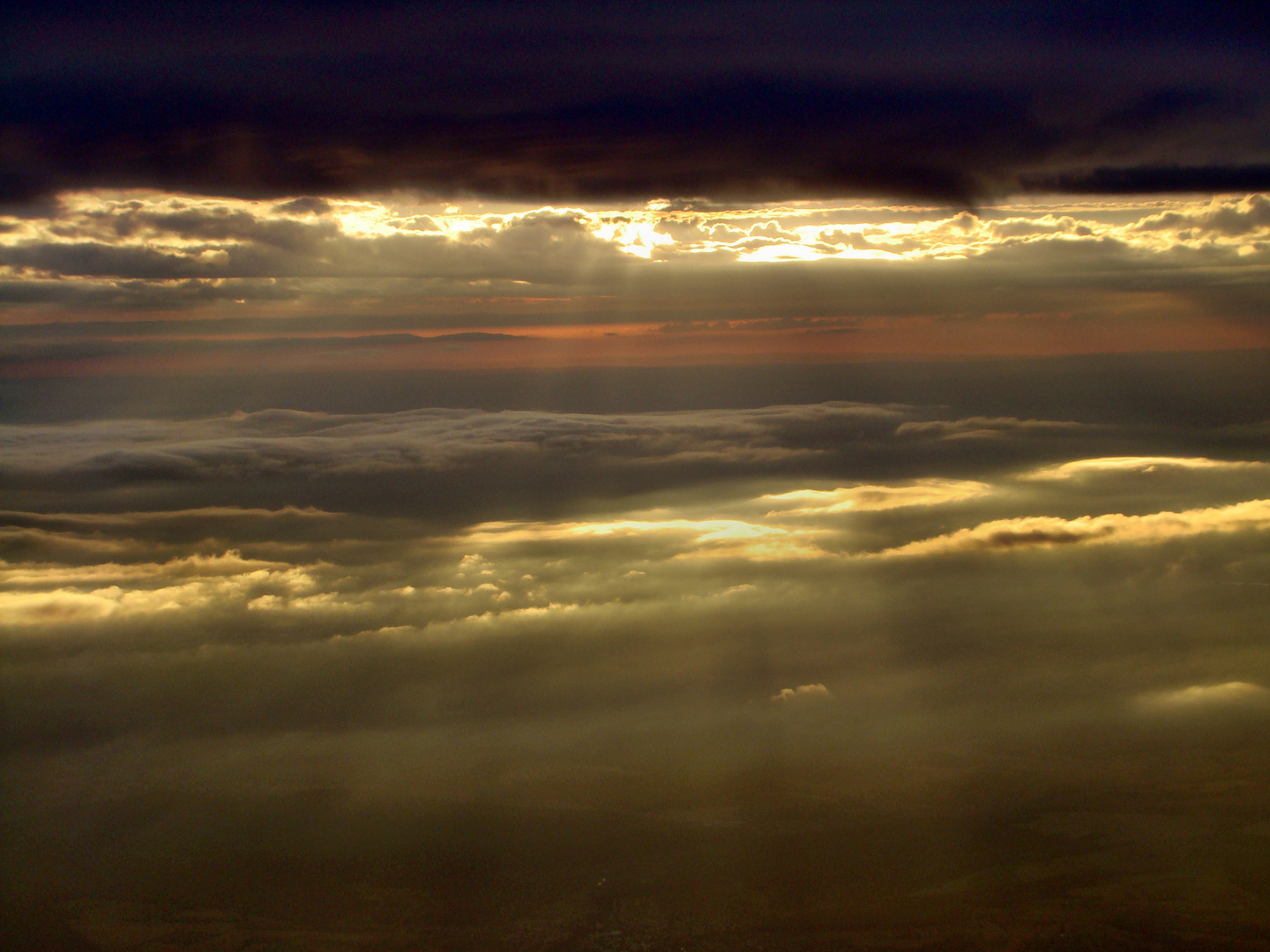 Gefangen zwischen Wolken / Cought between clouds