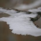 Gefrohrener Schnee in Windrichtung