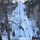 gefrohrener Wasserfall