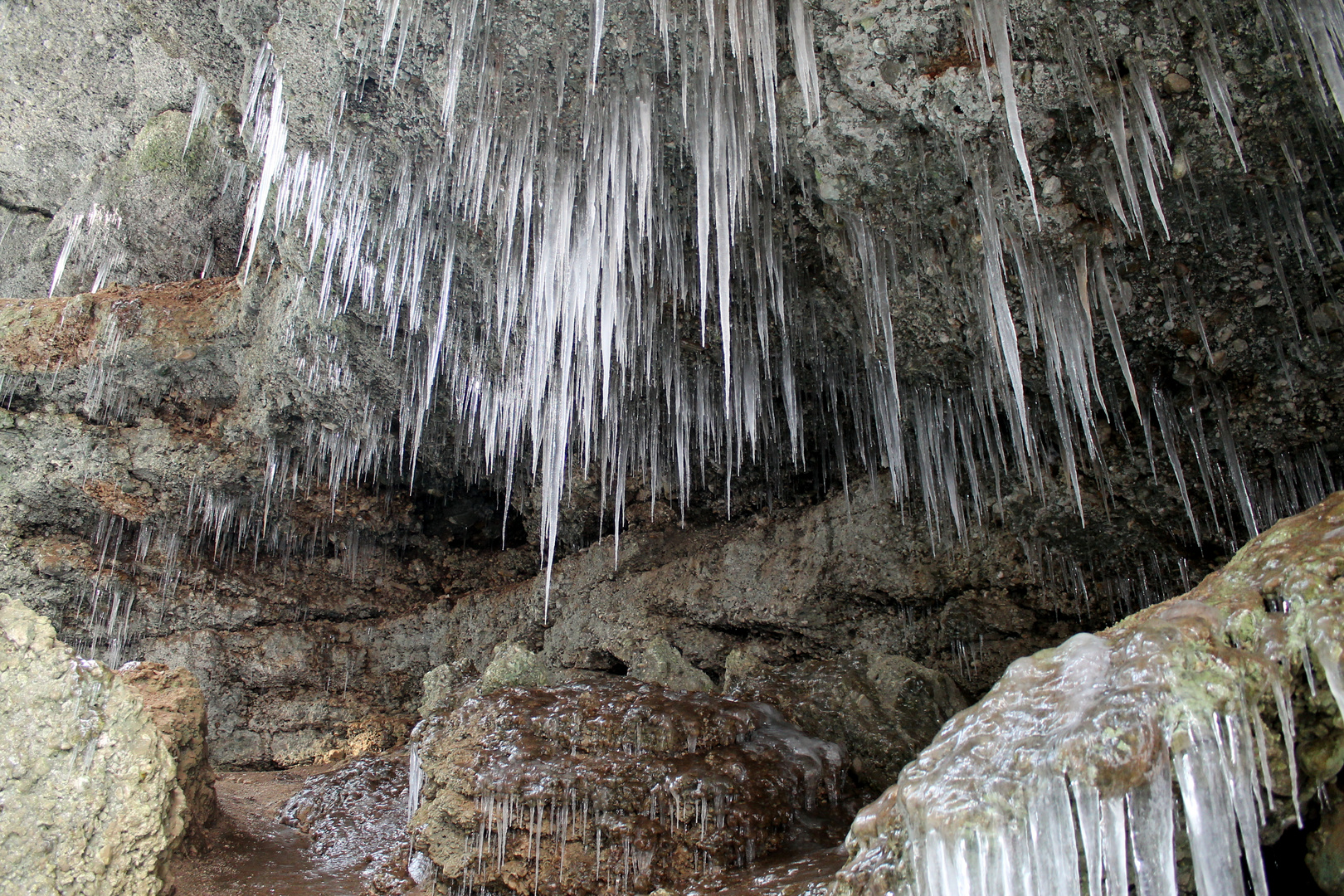 gefrorene Höhle!