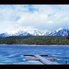 gefrorener bergsee zu füßen der zugspitze