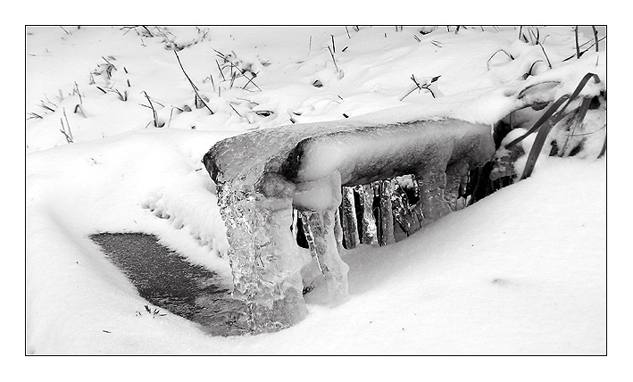 gefrorener brunnen am stollenbach