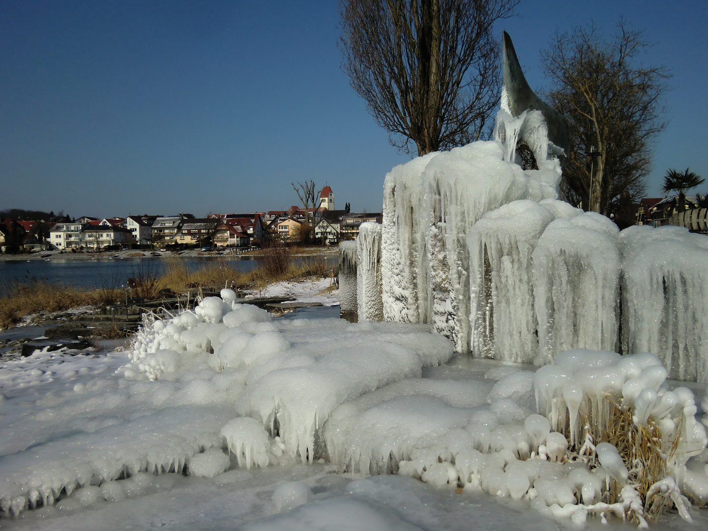 Gefrorener Brunnen in Immenstaad