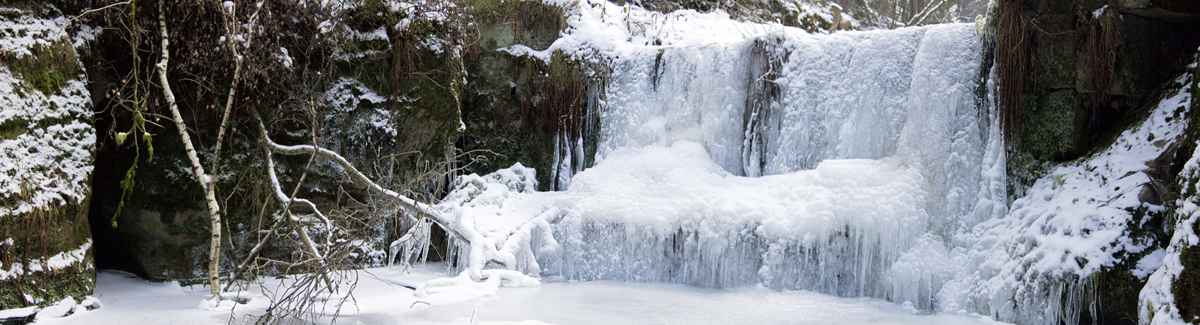 gefrorener Wasserfall