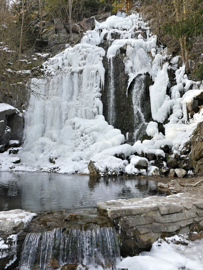 gefrorener Wasserfall