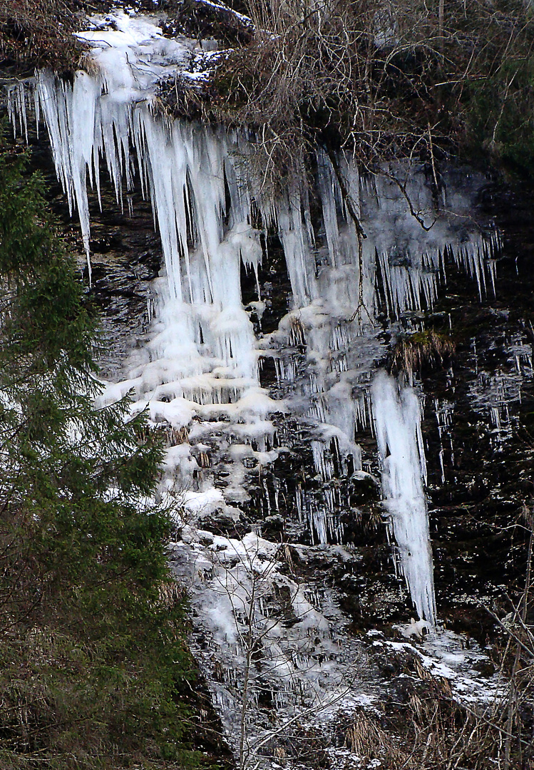 Gefrorener Wasserfall