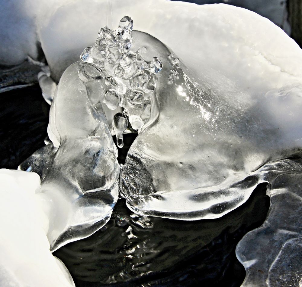 Gefrorenes Brunnenwasser