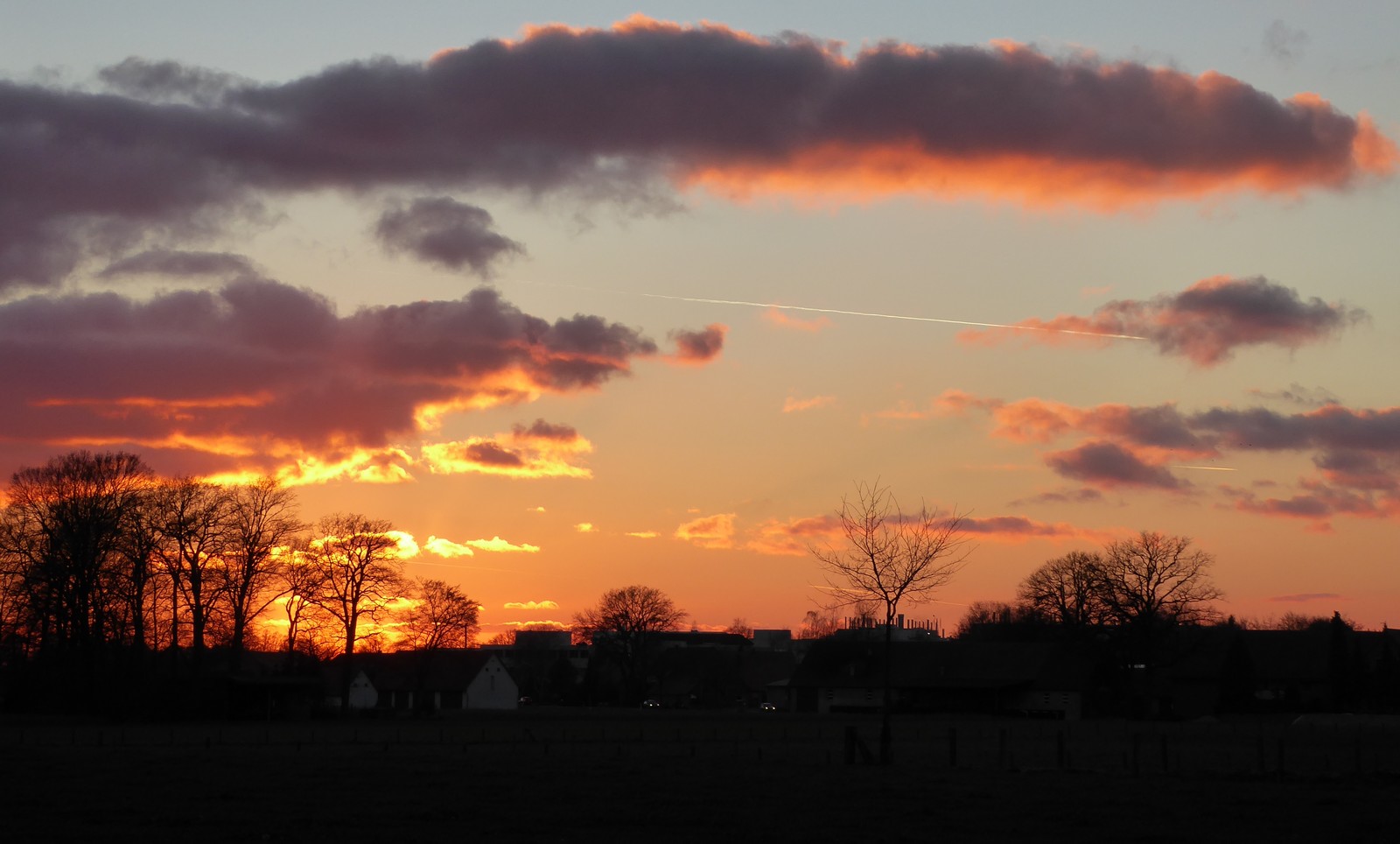 Gegen Abend am Dorfrand