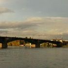 Gegen Abend am Rhein