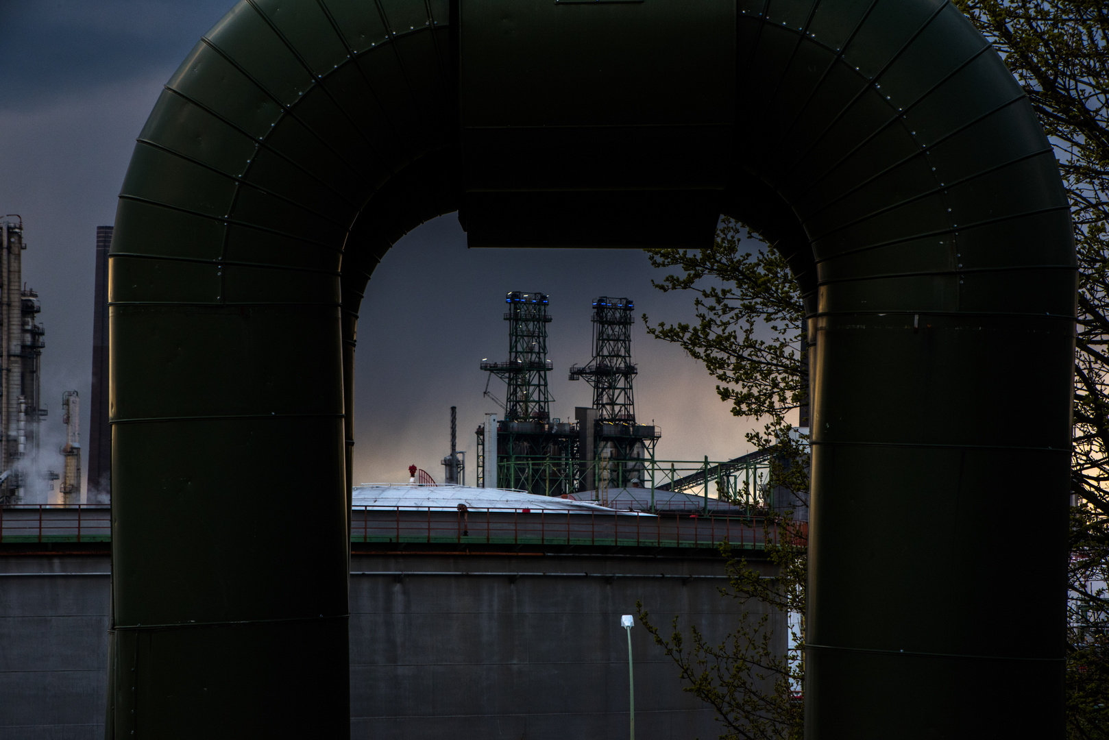 Gegen Abend ein Blick auf Industrieanlagen im Pott