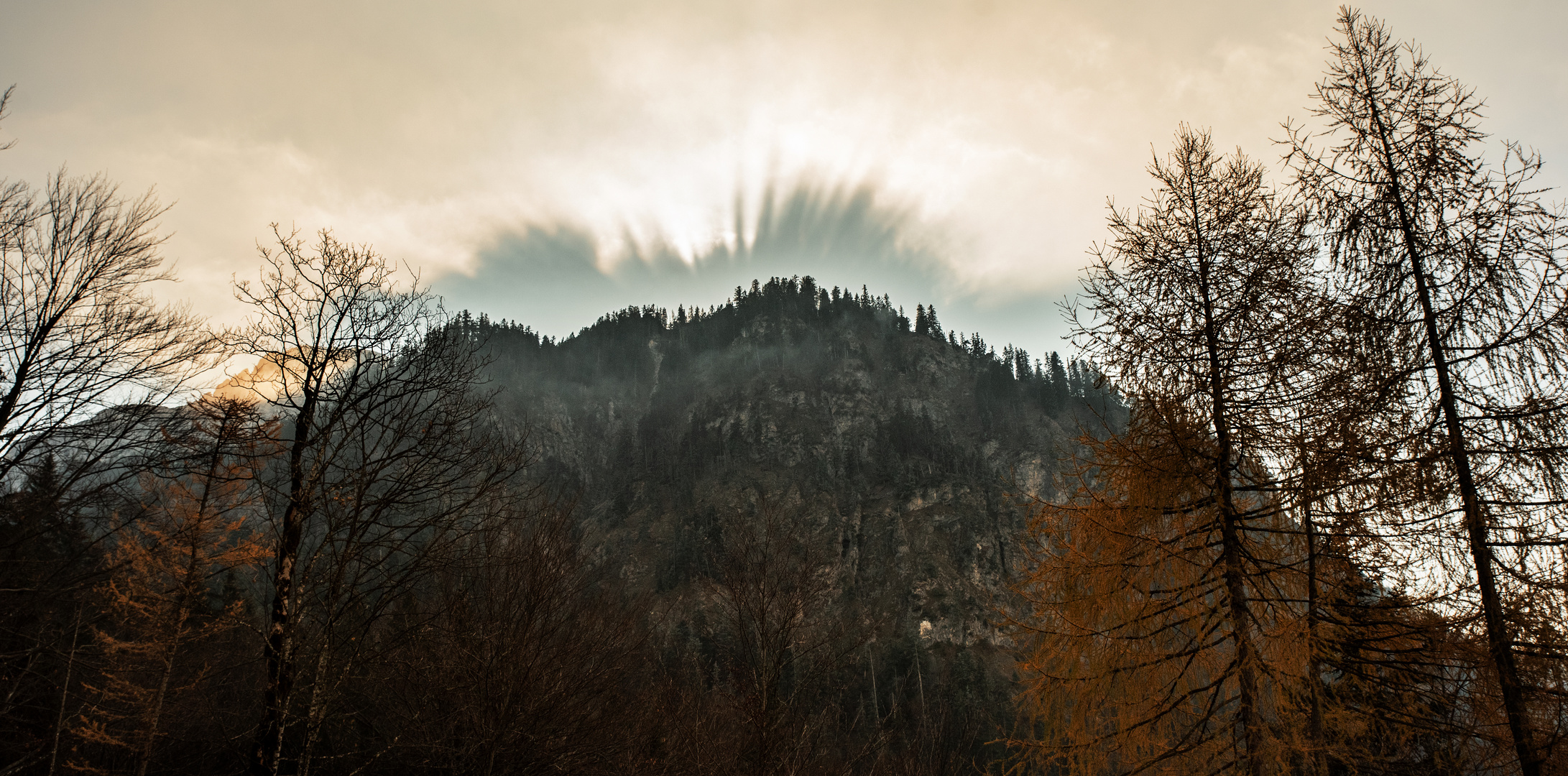 Gegenlicht auf Berg