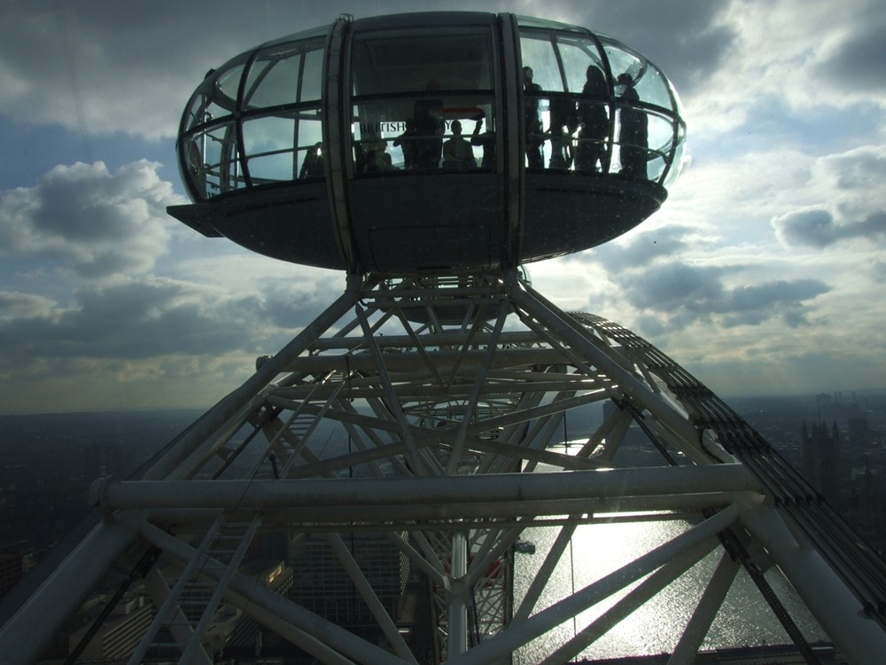 Gegenlicht einer Kab. des London Eye