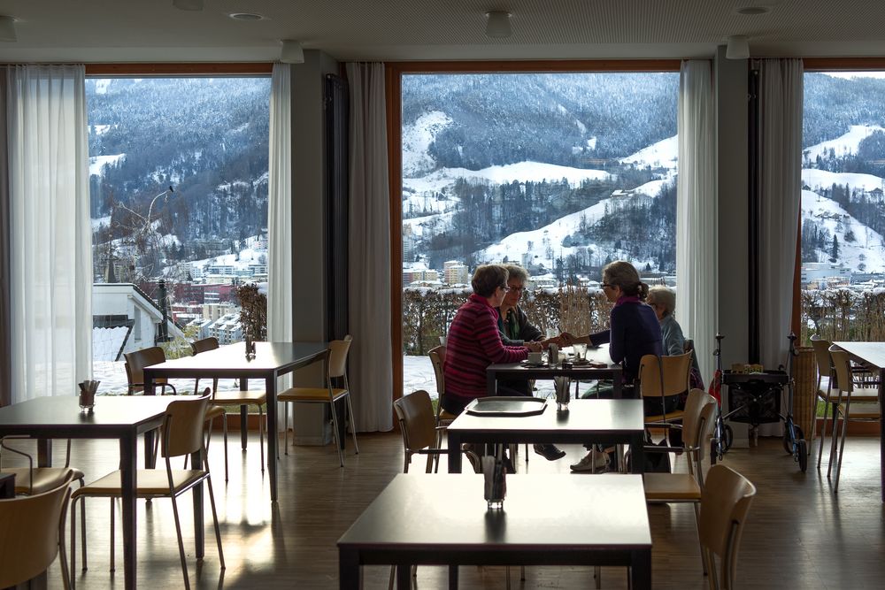 Gegenlichtaufnahme in der Cafeteria Kirchfeld in Horw / es ist keine HDR Aufnahme