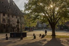 Gegenlichtstimmung im Klosterhof