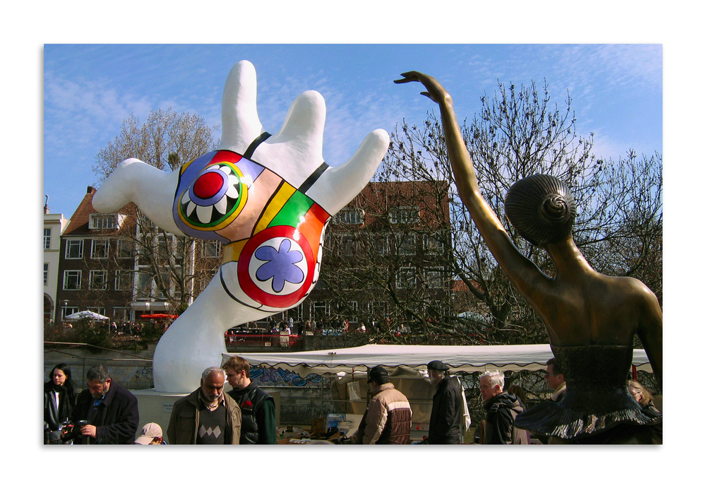 Gegensätze tanzen sich an             (Nana - Niki de Saint-Phalle)